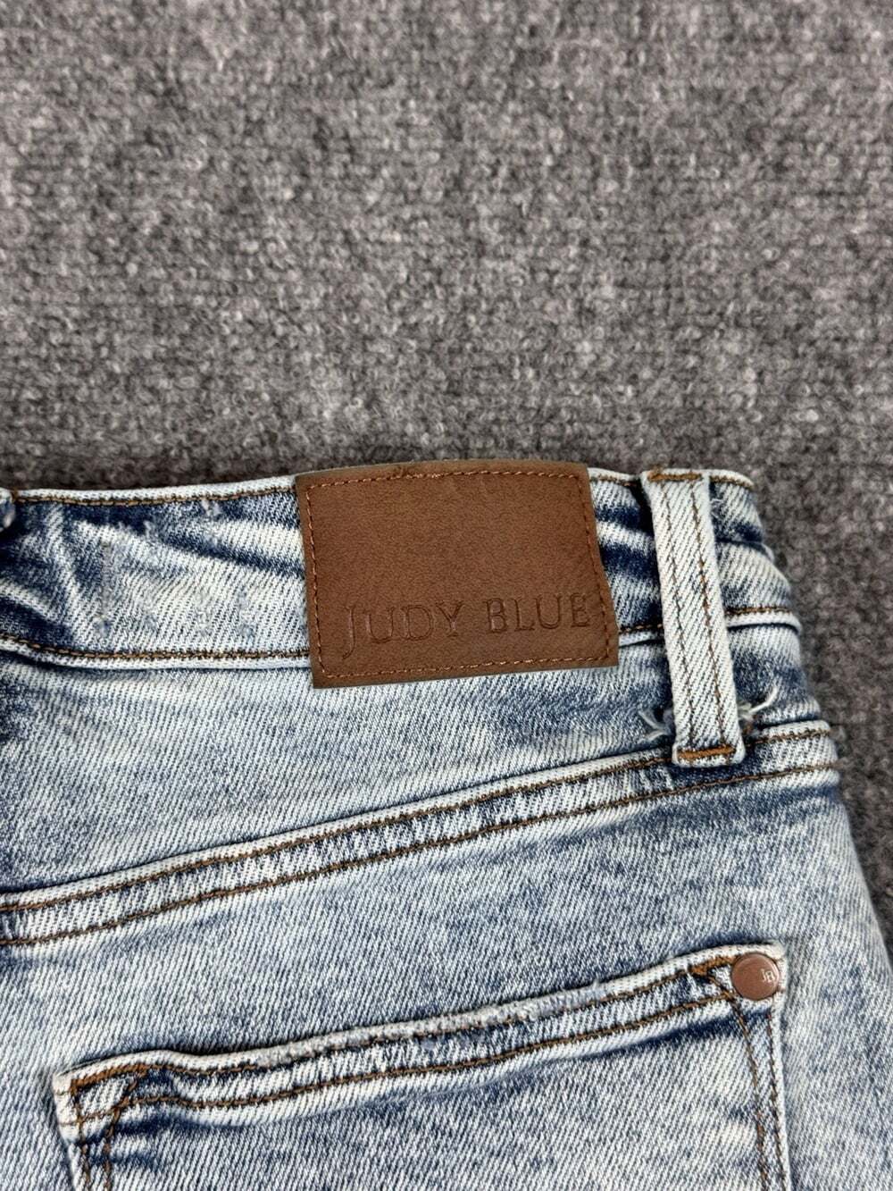 Judy Blue Women’s Light Wash Distressed High Rise Stretch Denim Shorts S - Picture 11 of 11